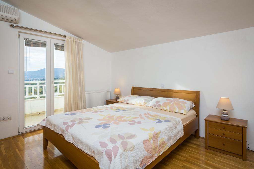 Apartment Marelux Kastela Exterior photo
